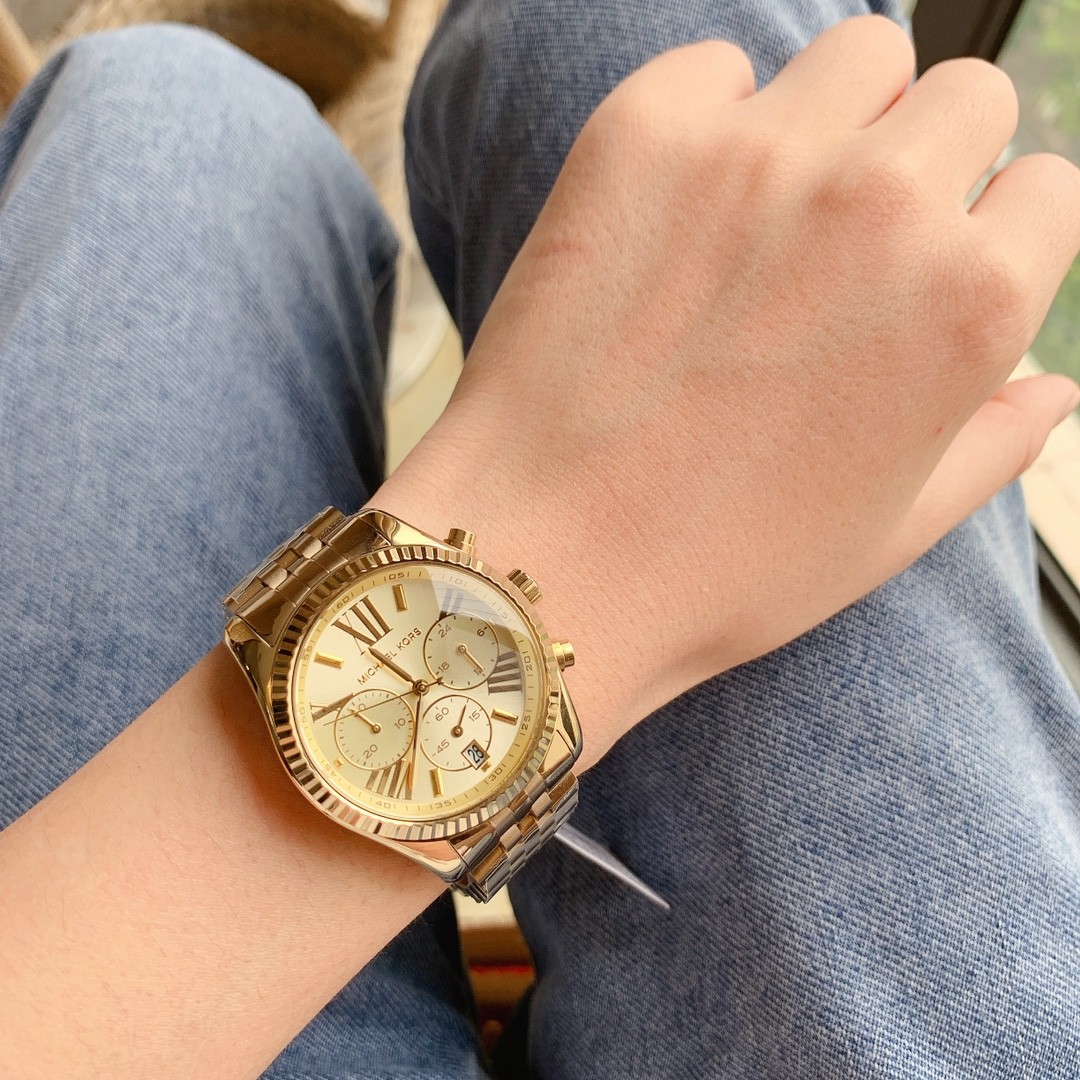 Michael Kors Mid-Size Lexington Chronograph MK5556 Wrist
