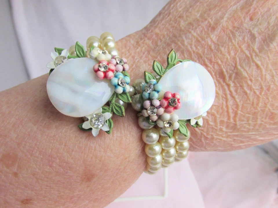 VTG Miriam Haskell (unsigned) Pastel Flowers Faux Pearl Cuff Bracelet Earring  - Image 3 of 4