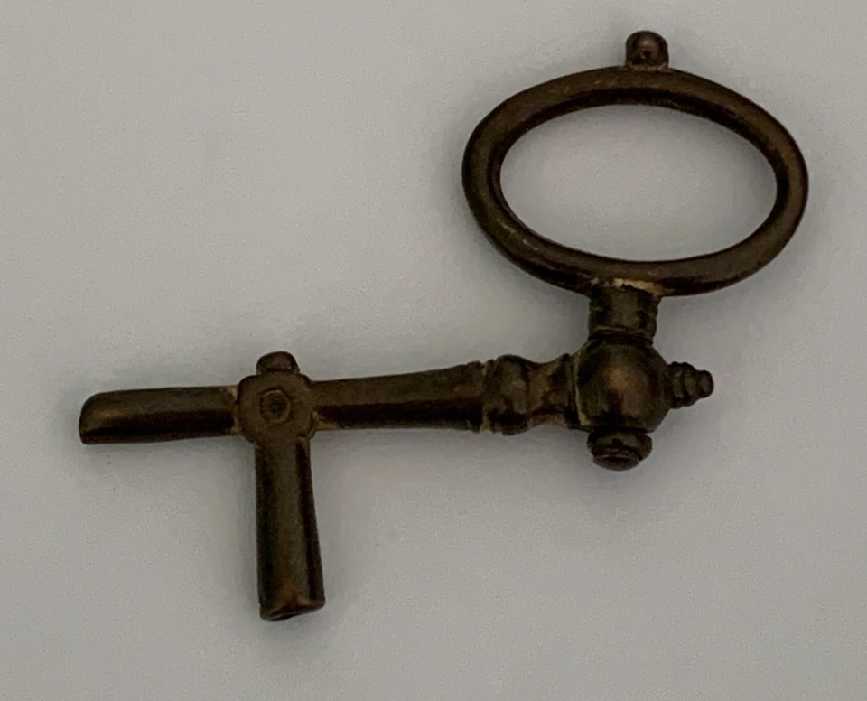 Antique Brass Pocket Watch Crank Key - Double Ended - Image 2 of 4