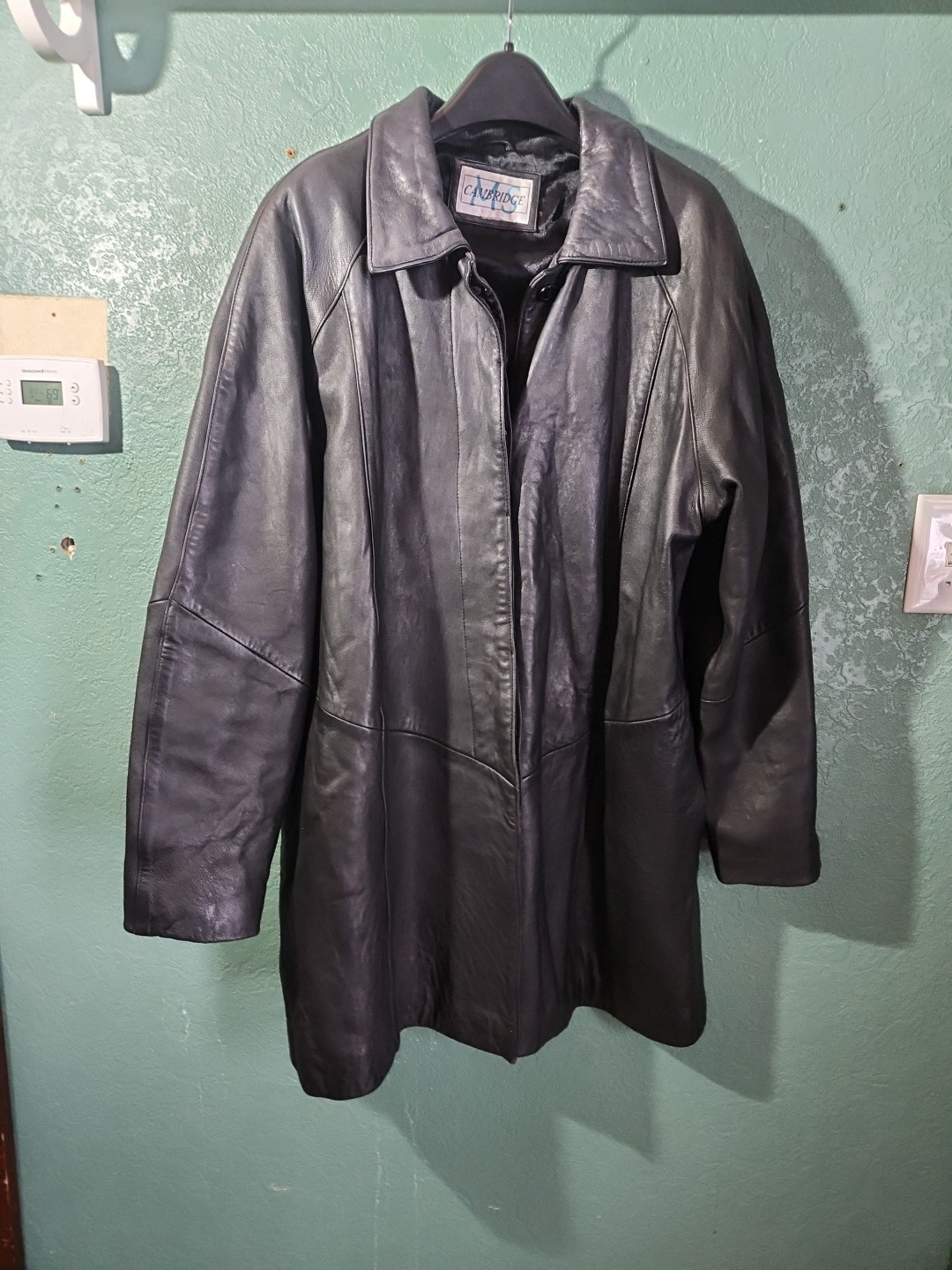 Women's Large Ms. Cambridge 100 percent Leather Coat Vintage 1990's Button Down