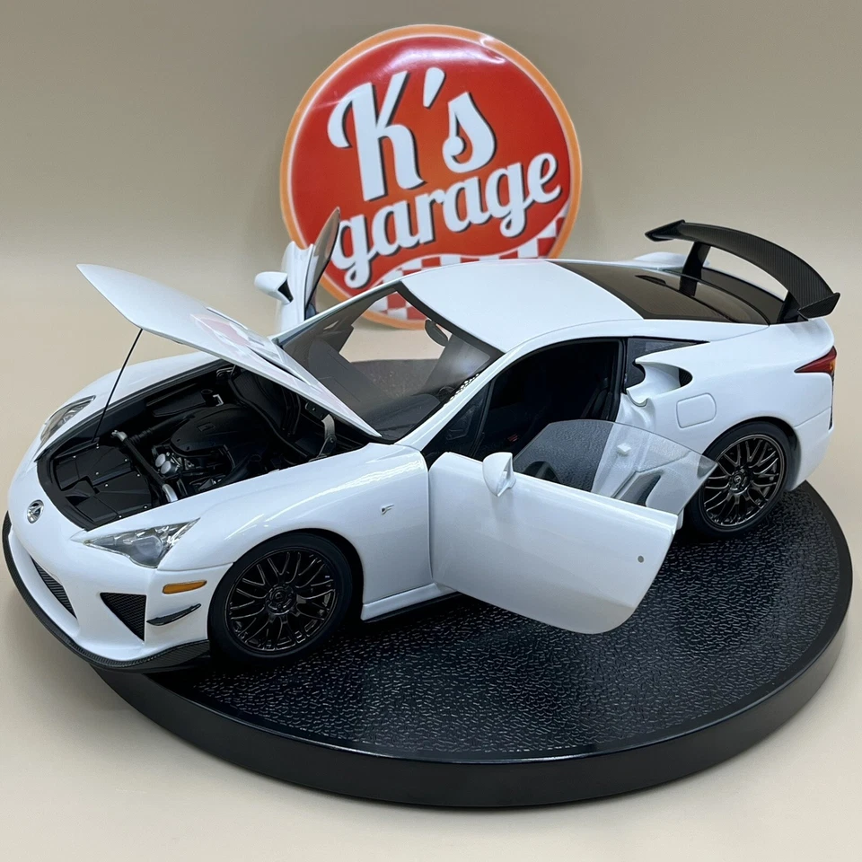 AUTOart 1/18 Lexus LFA Nurburgring Package Whitest White Signature 78837 - Image 4 of 4