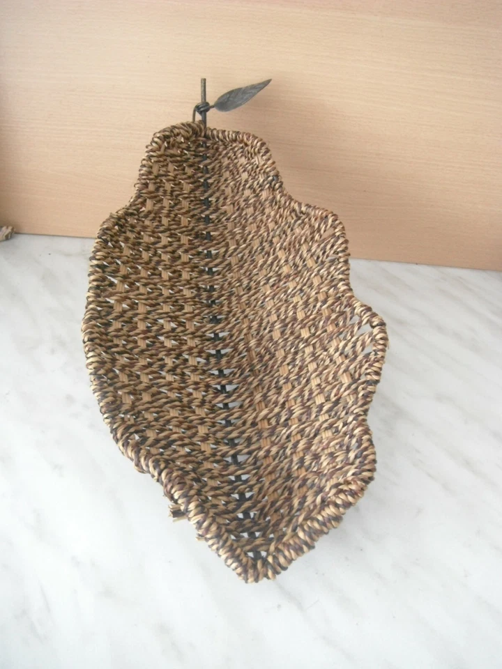 COUPE A FRUITS ROTIN TRESSE PIED FER FORGE FORME DE FEUILLE LONG 43 CM - Photo 4/4