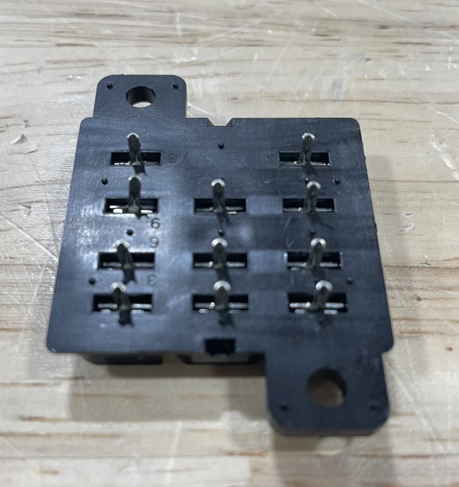 Custom Connector CM11-PCB Relay Socket, 11-Pin, 3-Pole, 150-300V, 10-15A, Lot/10 - Image 2 of 3