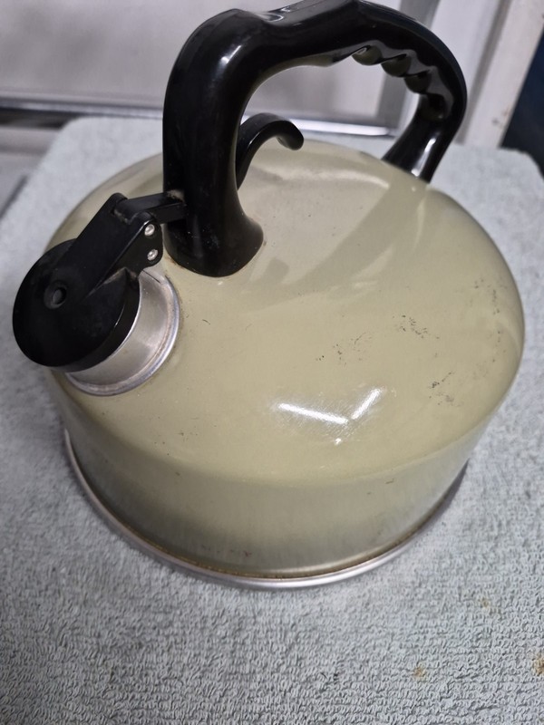 NWT Vintage West Bend 2 1/2 Qt Whistling Aluminum Tea Kettle USA New Pale Yellow