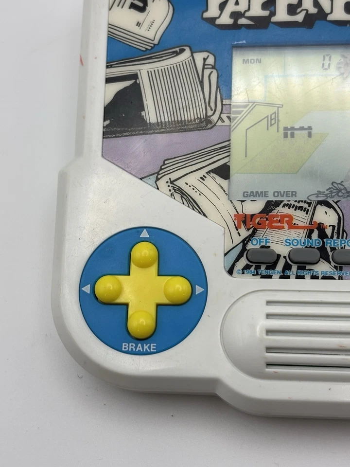 TIGER Paperboy Vintage Electronic Handheld Tabletop Arcade Portable 1988 WORKS - Image 2 of 4