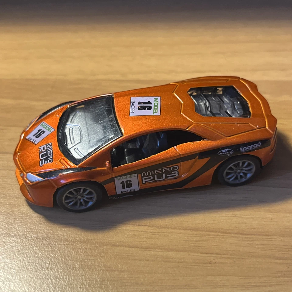 MACCHININA AUTO MODELLINO VINTAGE COLLEZIONE MODEL 16 RACER - 8,5 X 3,5 CM - Immagine 2 di 4