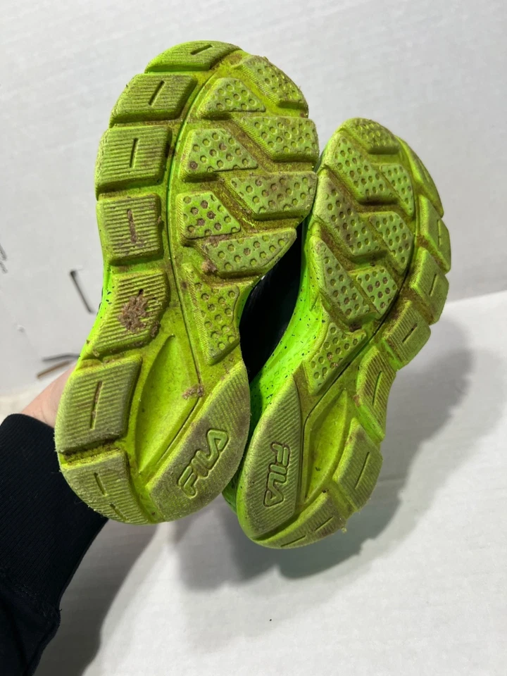 Fila Niños Pequeños Zapatos Atléticos EE. UU. 11 Gris y Verde Neón Foto 4 de 4