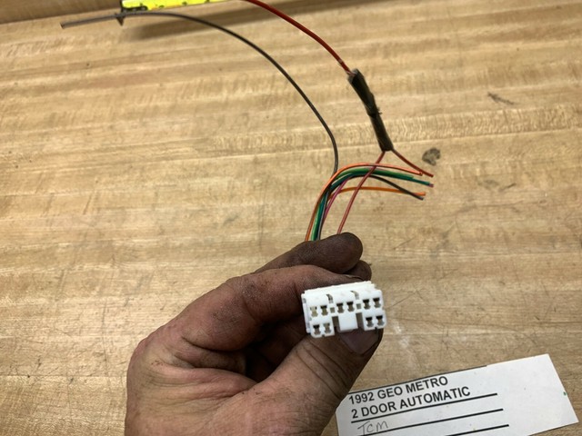 1989-1994 GEO METRO TCM TRANSMISSION COMPUTER *SMALL* WIRING CONNECTOR