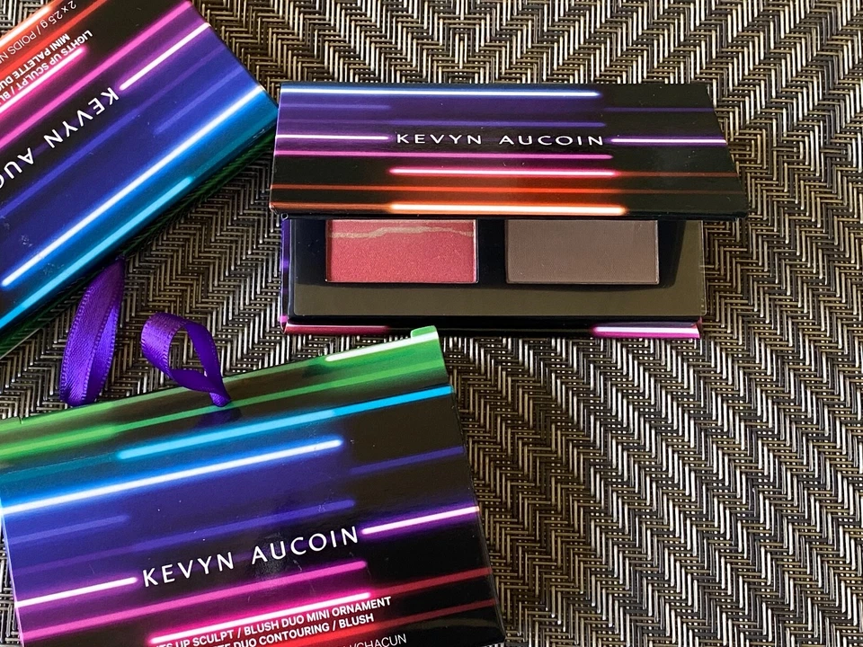 (2 упаковки) KEVYN AUCOIN СВЕТИТСЯ СКУЛЬПТУРА/РУМЯНА ДУЭТ: МИНИ ОРНАМЕНТ - Изображение 3 из 4