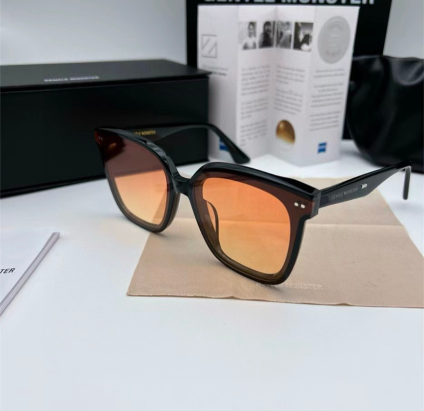 Gentle Monster Square Sunglasses in black acetate Lo Cell 01 Black
