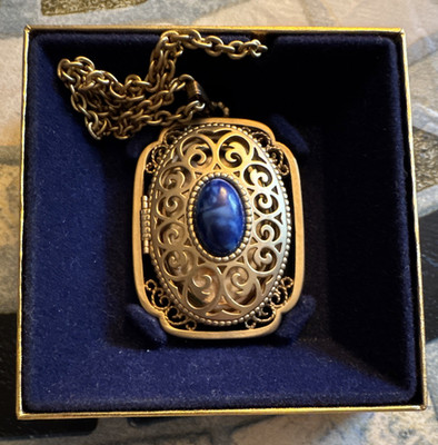 Vintage Avon Gold Tone Stamped Photo Locket Pendant, Necklace Cable Chain