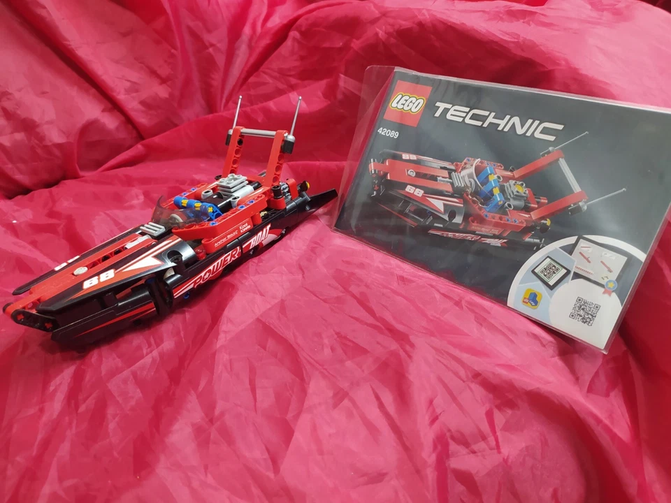 LEGO Technic 42089 Power Boat, foto 1 di 5