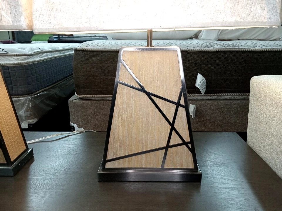 PAR DE LÁMPARAS DE MESA TRAPEZOIDALES DE BAMBÚ/PLATA DE DISEÑO ROBERT ABBEY SOLAMENTE (MODERNAS) Foto 2 de 4