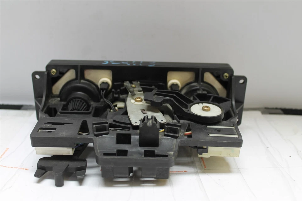 Isuzu Trooper 1995-2002 temperatura de calor de CA Climatizador 5261807520 OEM 332 1G1-B3 Foto 2 de 4