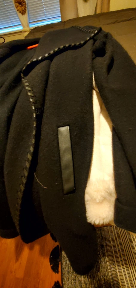 Chaqueta envolvente frontal abierto del mercado negro de la Casa Blanca, forrada de lana  Foto 4 de 4