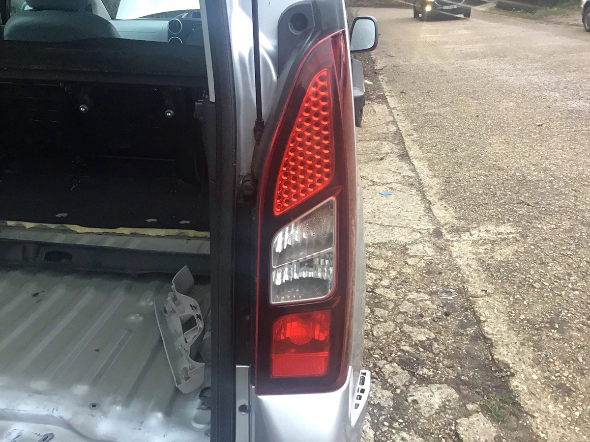 Fanale Posteriore Sinistro Per Citroen Berlingo Van Mk2 E Peugeot Partner | Multifunzione (Stop, Retro, Posizione) - Numero OE 9677205580