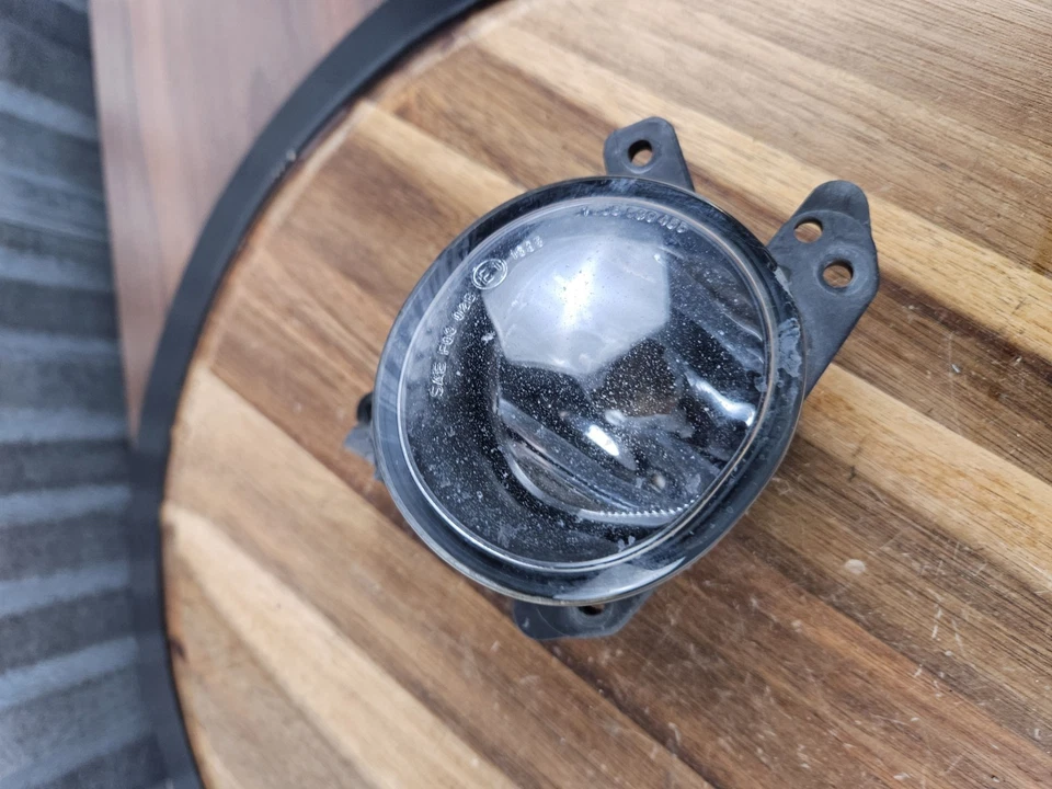 Faro antiniebla parachoques delantero izquierdo del lado del conductor Mercedes W219 CLS550 2006-2012 FABRICANTE DE EQUIPOS ORIGINALES Foto 2 de 4