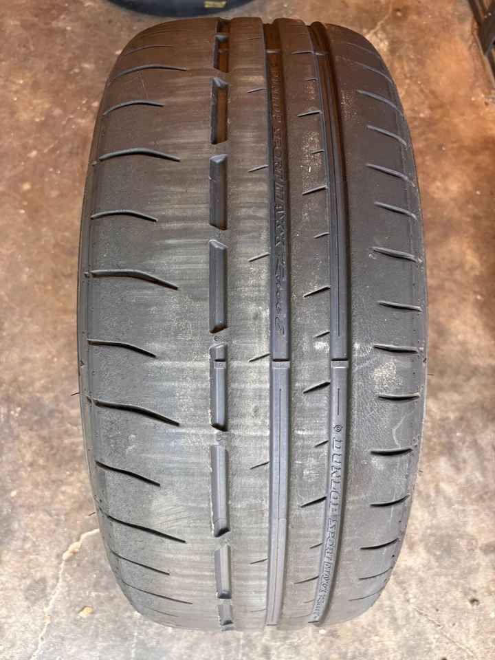 Pneu Dunlop SP Sport Maxx Race 2 245/35R20 - Imagem 3 de 4