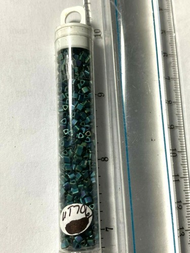 11/0 Toho Triangle Seed Beads in Tubes - Picture 100 of 112