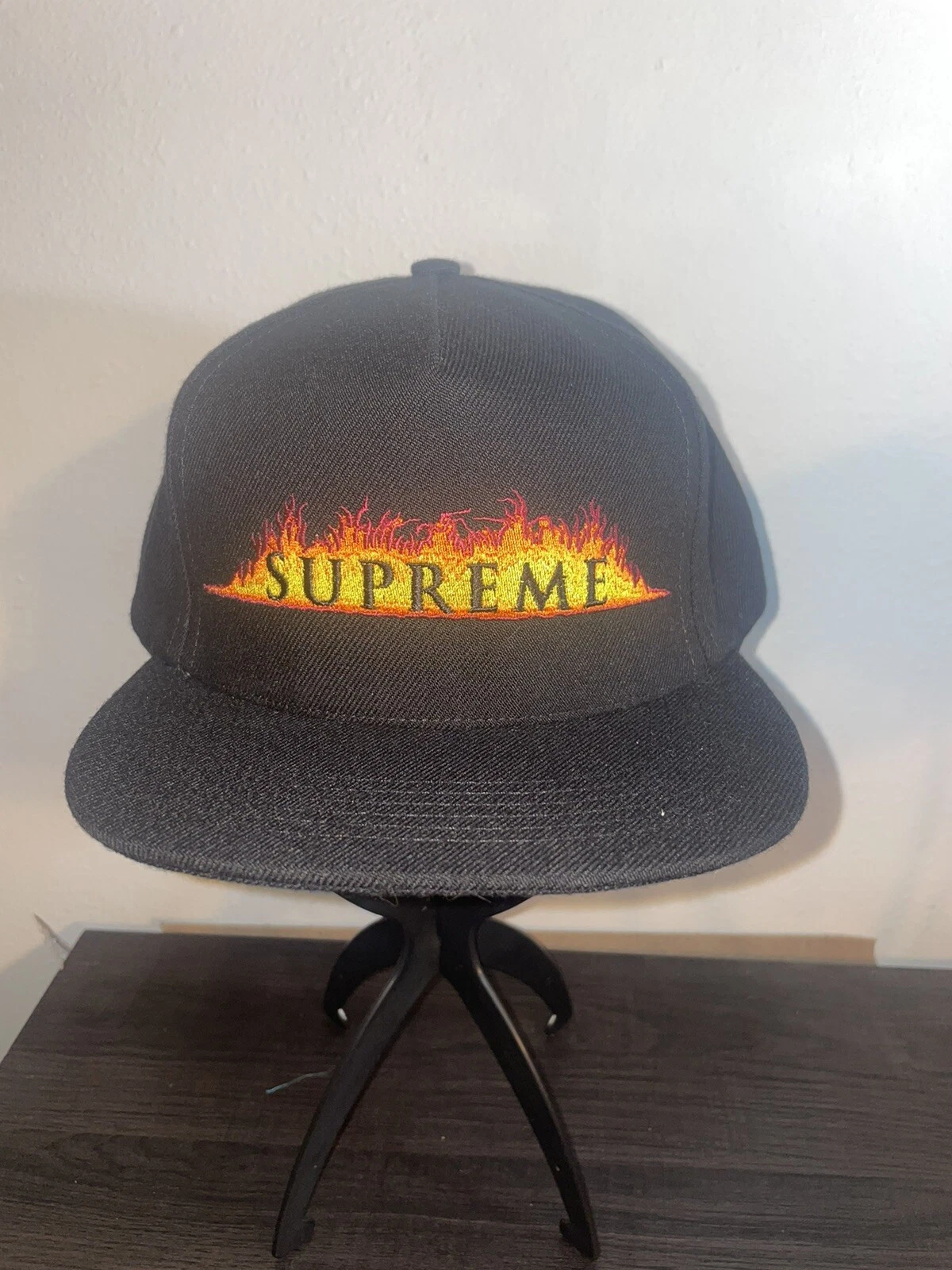 Casquette noire Supreme Annihilation 5 panneaux 17 SS logo boîte