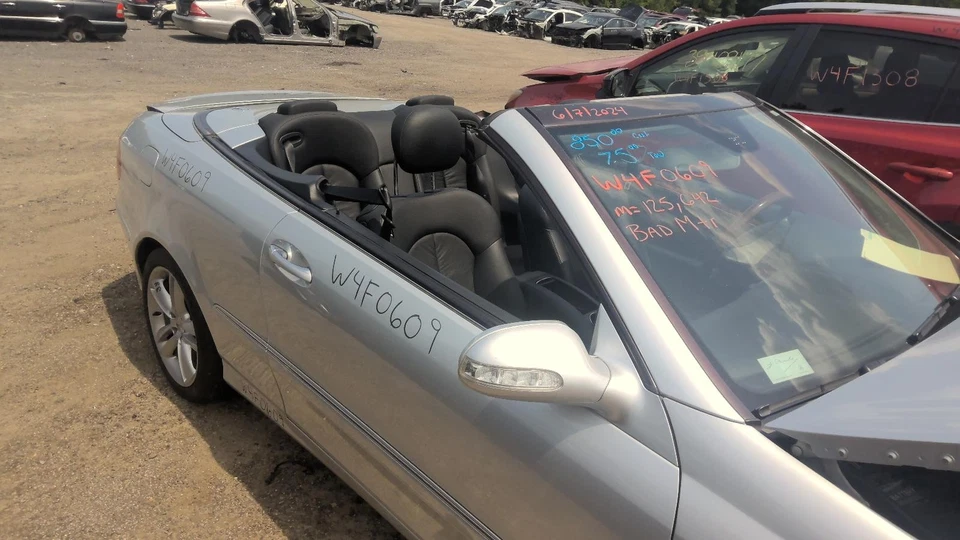 Guardabarros delantero izquierdo usado se adapta a: Mercedes-benz Mercedes clk 209 2006 tipo CLK350 para Foto 4 de 4