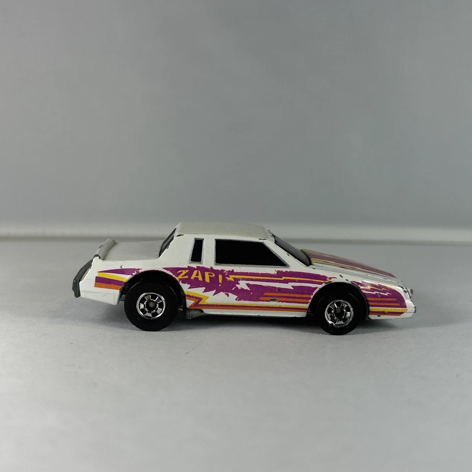 Hot Wheels White Knocker Stocker Front Ender 1986 Blackwall Crack Ups Foto 2 de 4