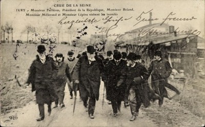 Ak Ivry sur Seine Val de Marne, Herr Fallieres Briand besucht die Welt - 4408925