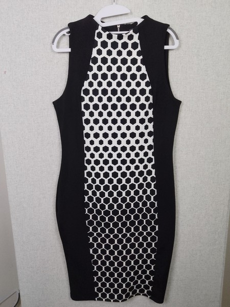 TEMPT Black and White Geometric Size XL Bodycon Dress. Excellent Condition X008