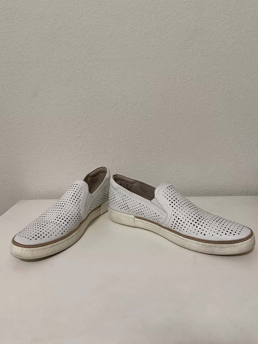 Naturalizer zola 2 store slip on sneaker