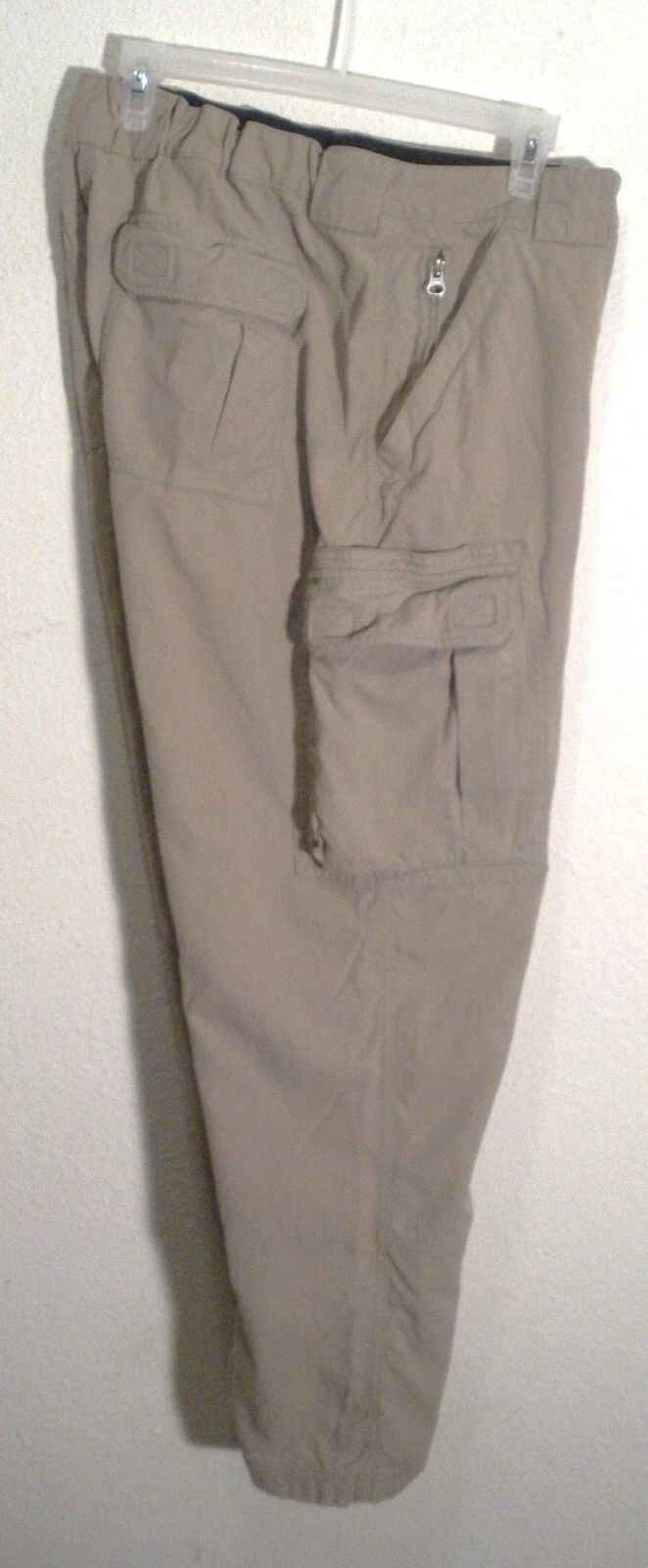 lightweight khaki nylon cargo pants by Duluth Trading Co size L (24-38) x 30