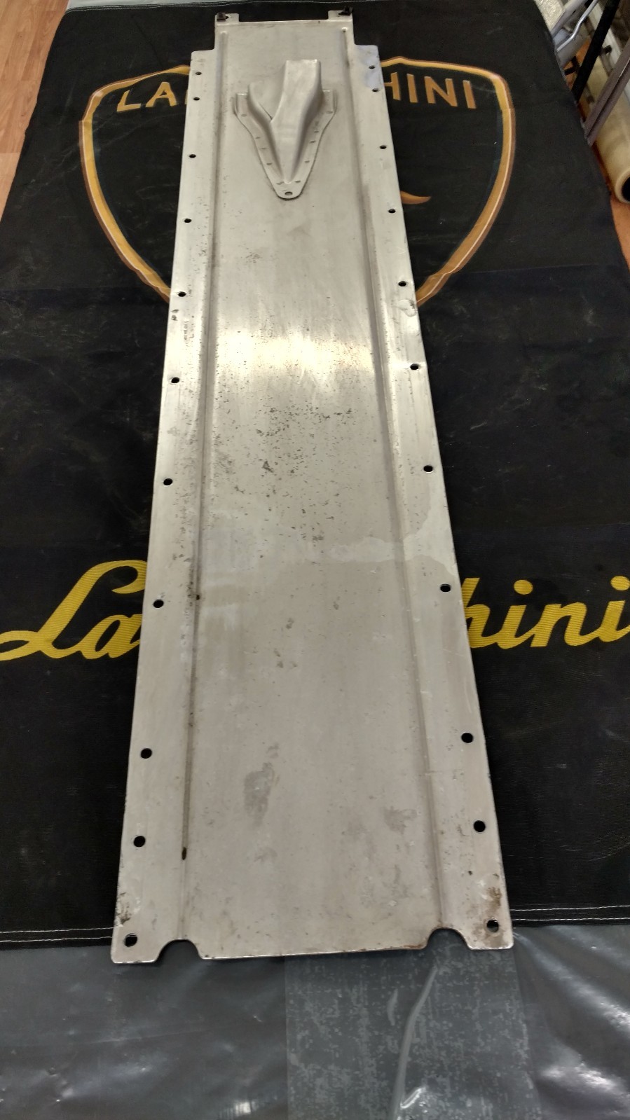 LAMBORGHINI GALLARDO LP550 560 CENTER LOWER UNDER TRAY OEM 400825208B