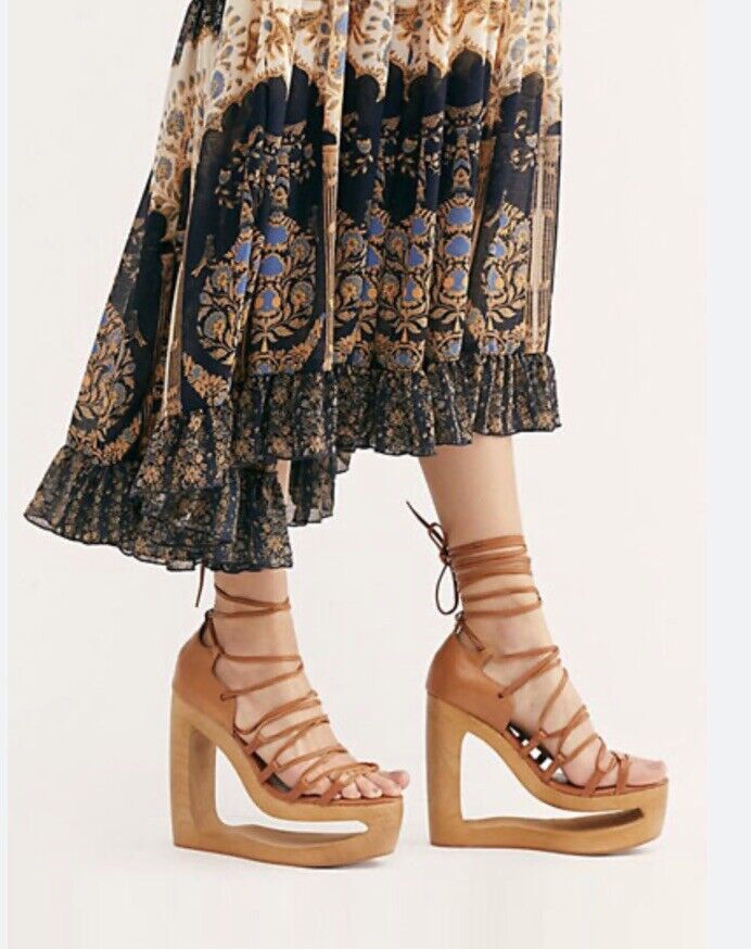 NEW Jeffrey Campbell Blaze Up Wooden Cutout Strappy Platform NEW Jeffrey Campbell Blaze Up Wooden Cutout Strappy Platform