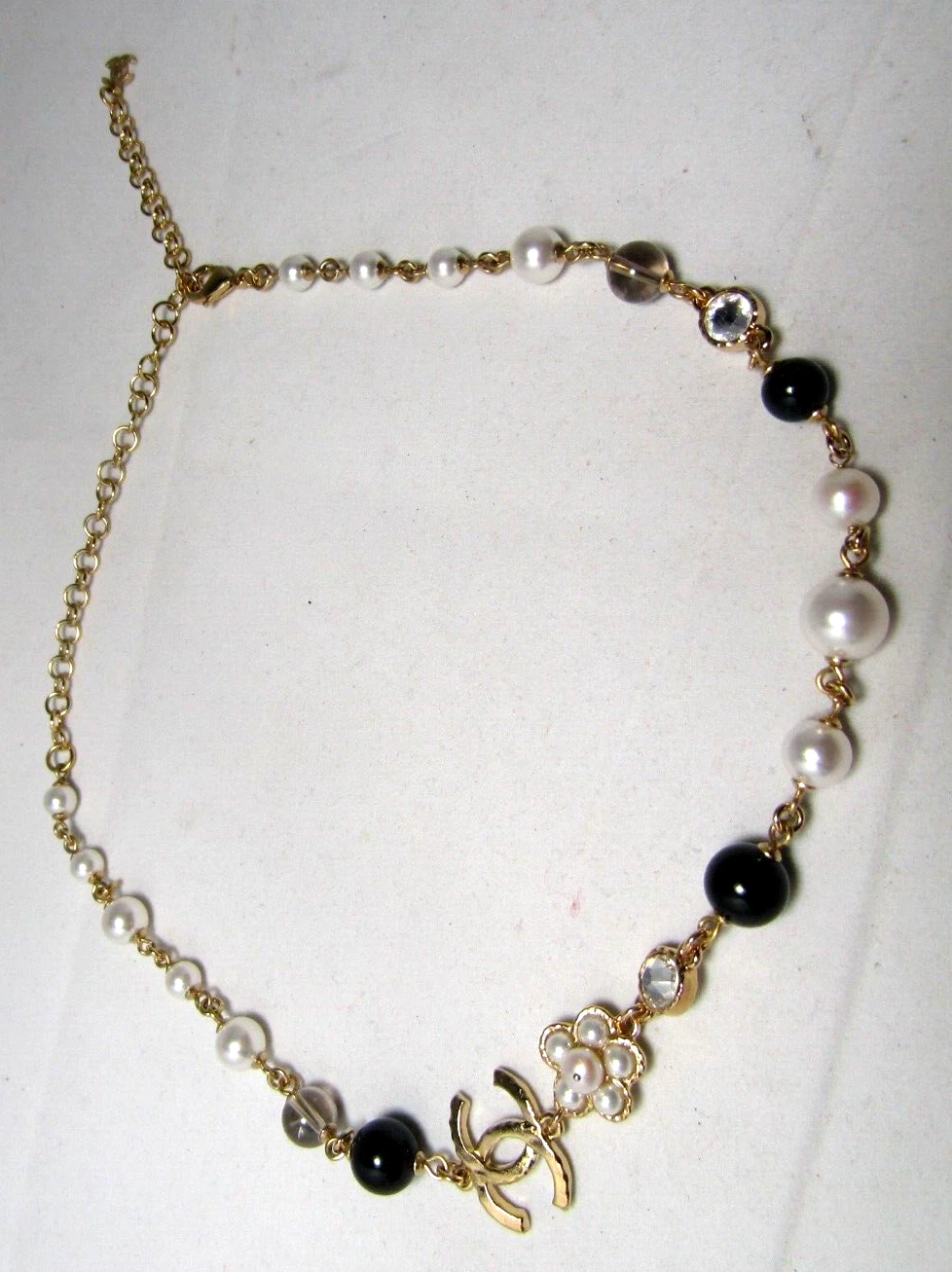 Collana Logo CHANEL 24P Vetro Cristallo Perla CC 17"