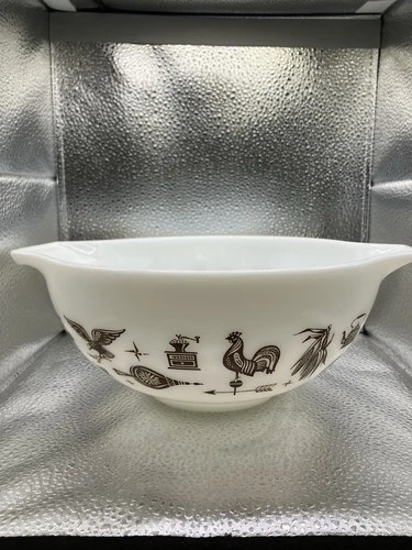 Pyrex Americana Cinderella Mixing Bowl #443 2.5 Quart