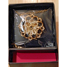 Avon 2019 Garden Party Flower Necklace Gold Tone Floral Pendant Spring NIB