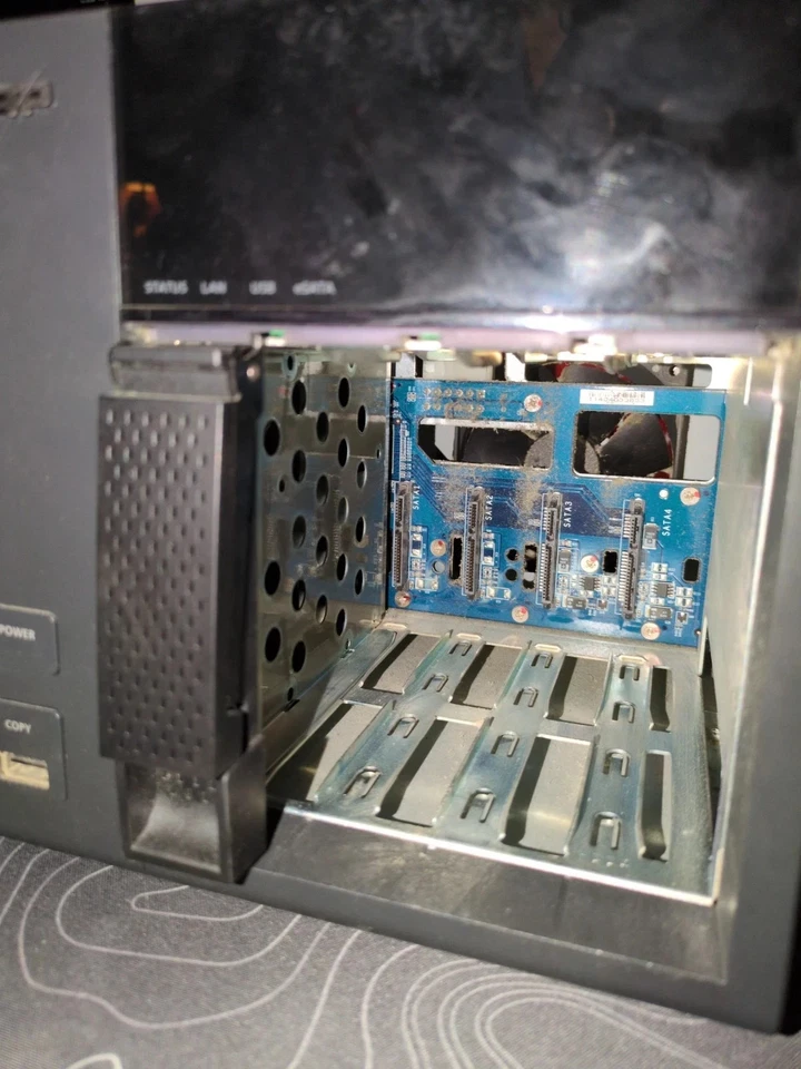 QNAP TS-420 4 Bay NAS **NOT WORKING** - PARTS ONLY - NO HDDs Black - Image 2 of 4