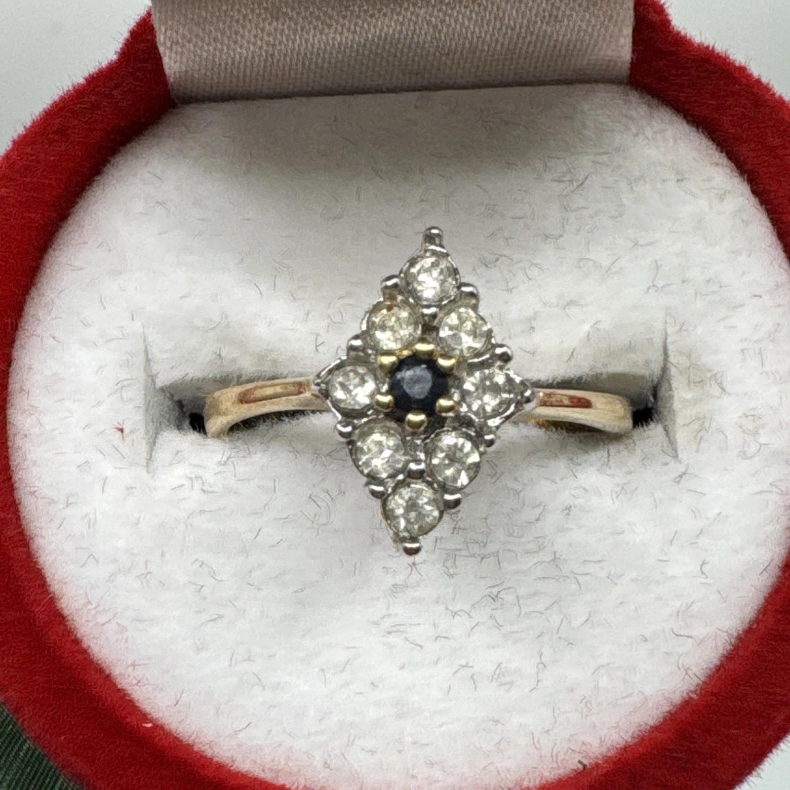 Bague vintage fantaisie avec strass. Taille 52.