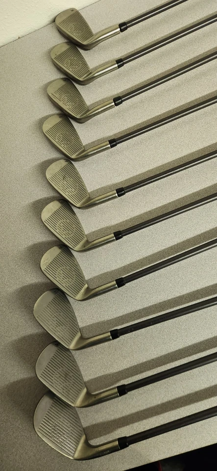 Taylormade Ti Bubble 2 Irons Set of 10 3-9 PW SW AW R-80 Regular Graphite Shafts - Image 4 of 4