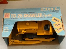 ERTL.1:16. MIETITREBBIA INTERNAZIONALE TD25. TRATTORE CINGOLATO.BULLDOZER.LIVELLATORE.CONFEZIONE