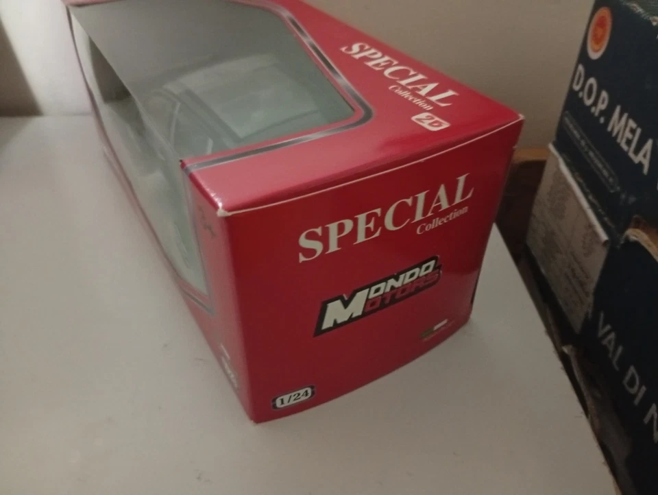 Porsche Cayenne 1/24 Mondo Motors - Immagine 2 di 3