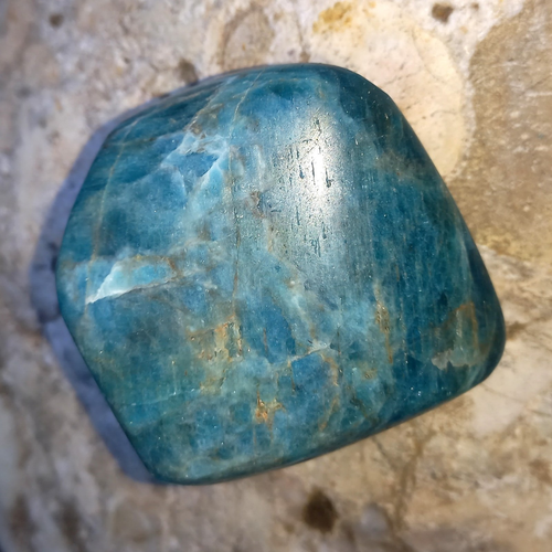 Trommelstein großer blauer Apatit  Nr.C1 Motivation Offenheit Apatite Zen Garten