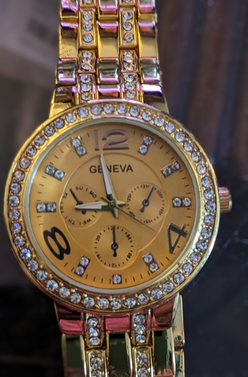 Ladies Geneva Gold tone And Crystal Watch. Pink dial. New 