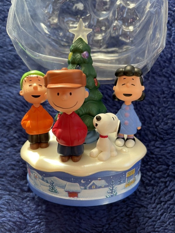 Hallmark Keepsake Merry Christmas, Charlie Brown! Peanuts Tree Ornament
