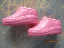 BARBIE DOLL / PAIR OF SHOES: BOOTS, PUMPS ....... (2781)