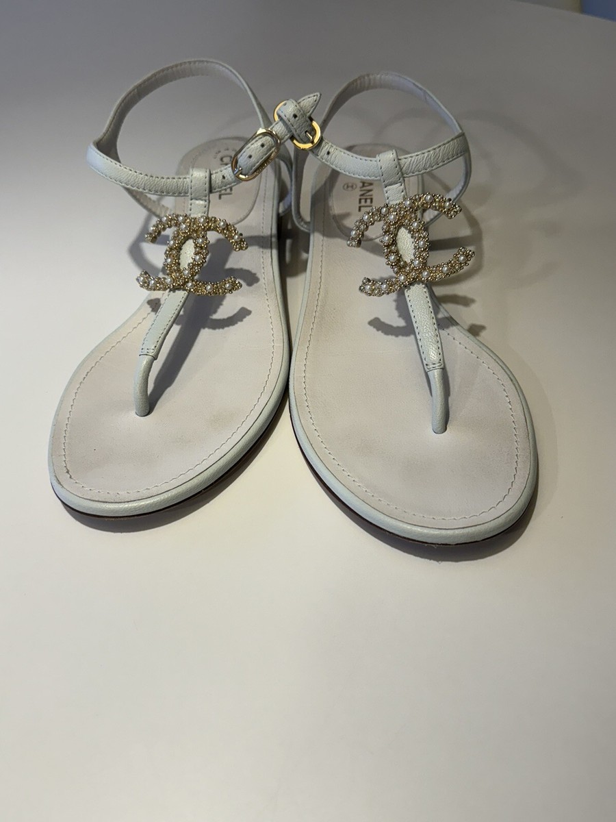 Chanel F21 Interlocking CC White Leather Thong Sandal Flats Chanel F21 Interlocking CC White Leather Thong Sandal Flats
