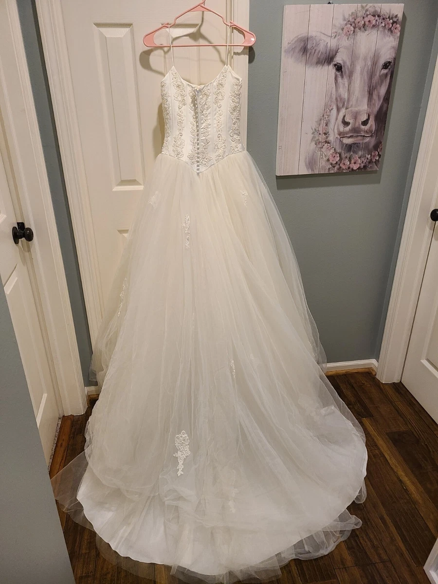 Oleg Cassini wedding dress with train White Ivory pre owned sz 6