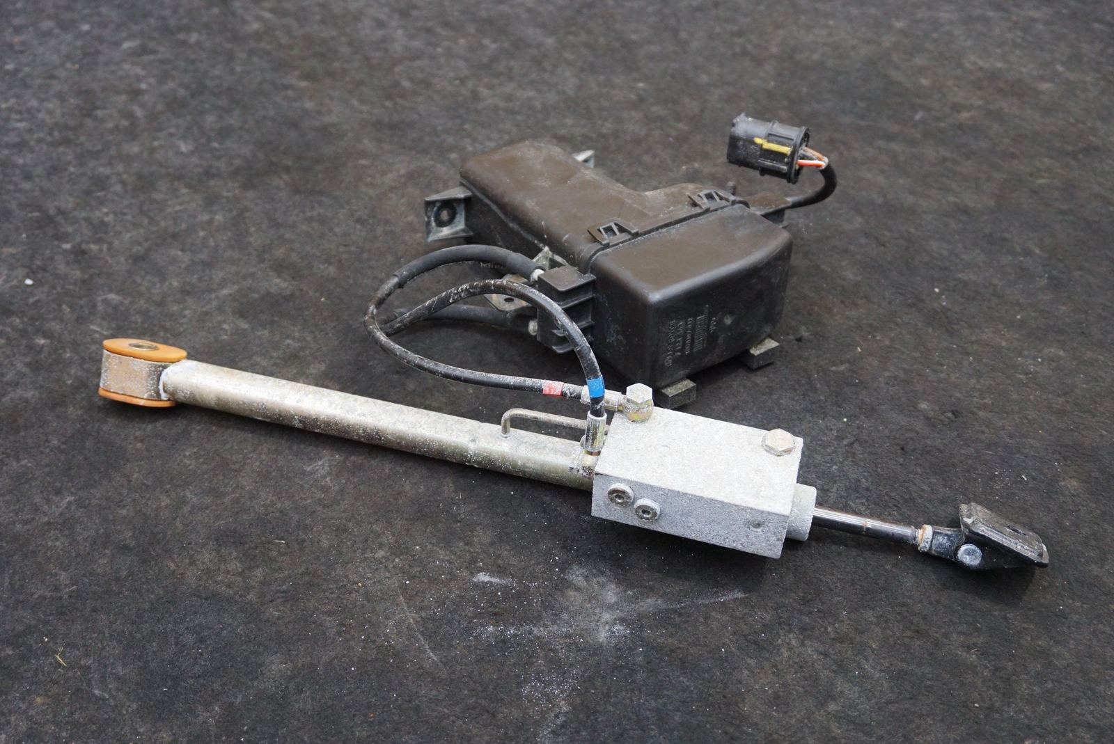 Rear Door Extended Opening Unit Pump Strut 41520446777 Rolls Royce Phantom 2004