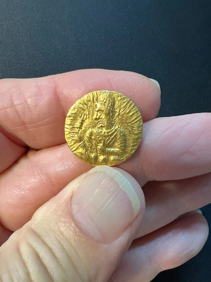 India Kushan Empire Husishka ca. 151-190 AD. Rare and Beautiful 1/4 oz GOLD - Image 3 of 4