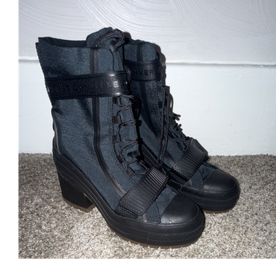 Converse Women's Black Ankle Bootie US 5 Rubber Upper Round Toe Lace-Up Logo
