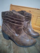 Arizona Jeans Company Women's Size 6.5 Gianna Brown Chucky Heel Ankle Boots NEW!
